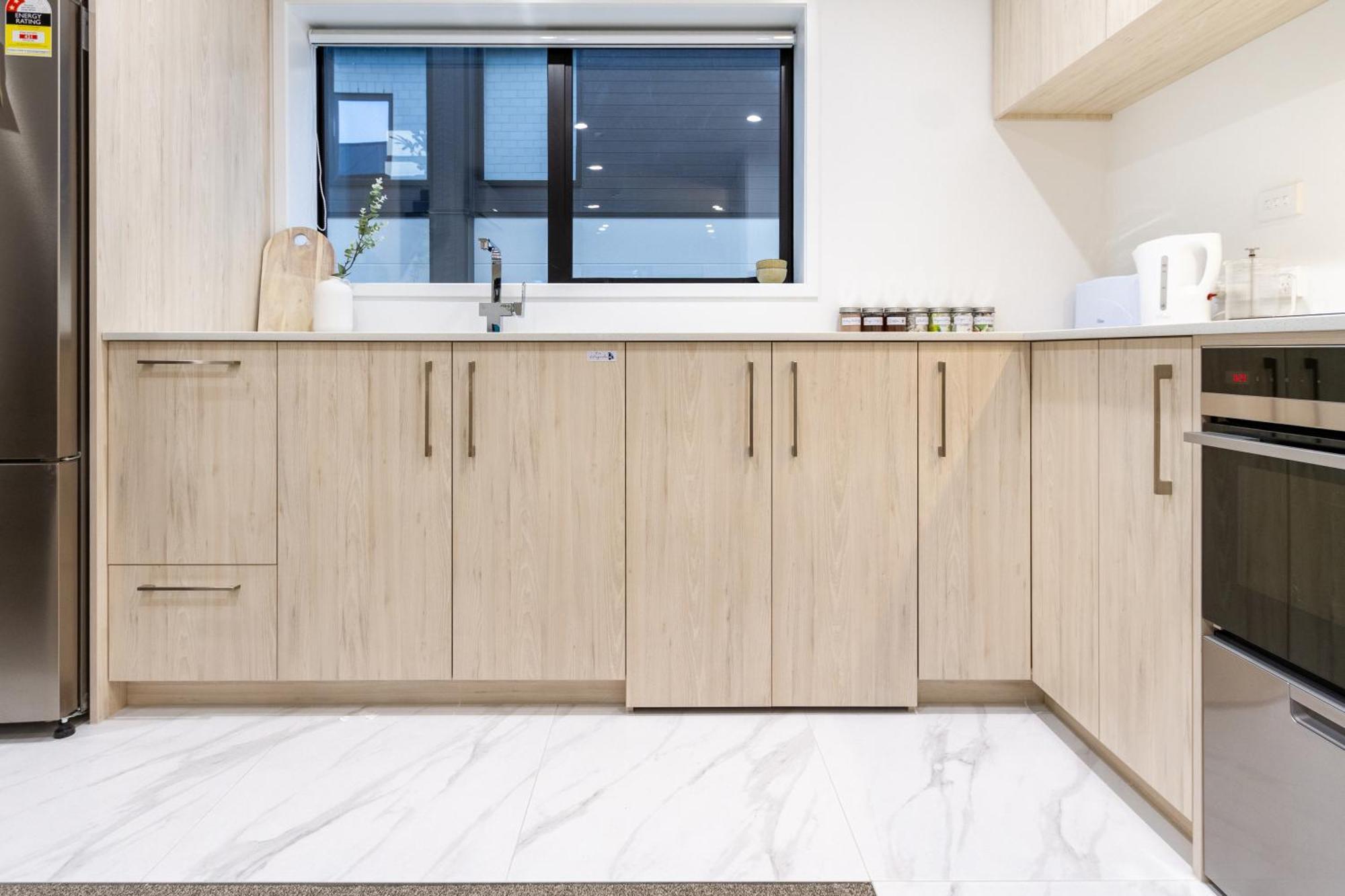Urban Retreat: 2-Br Gem In Central Christchurch Appartement Buitenkant foto