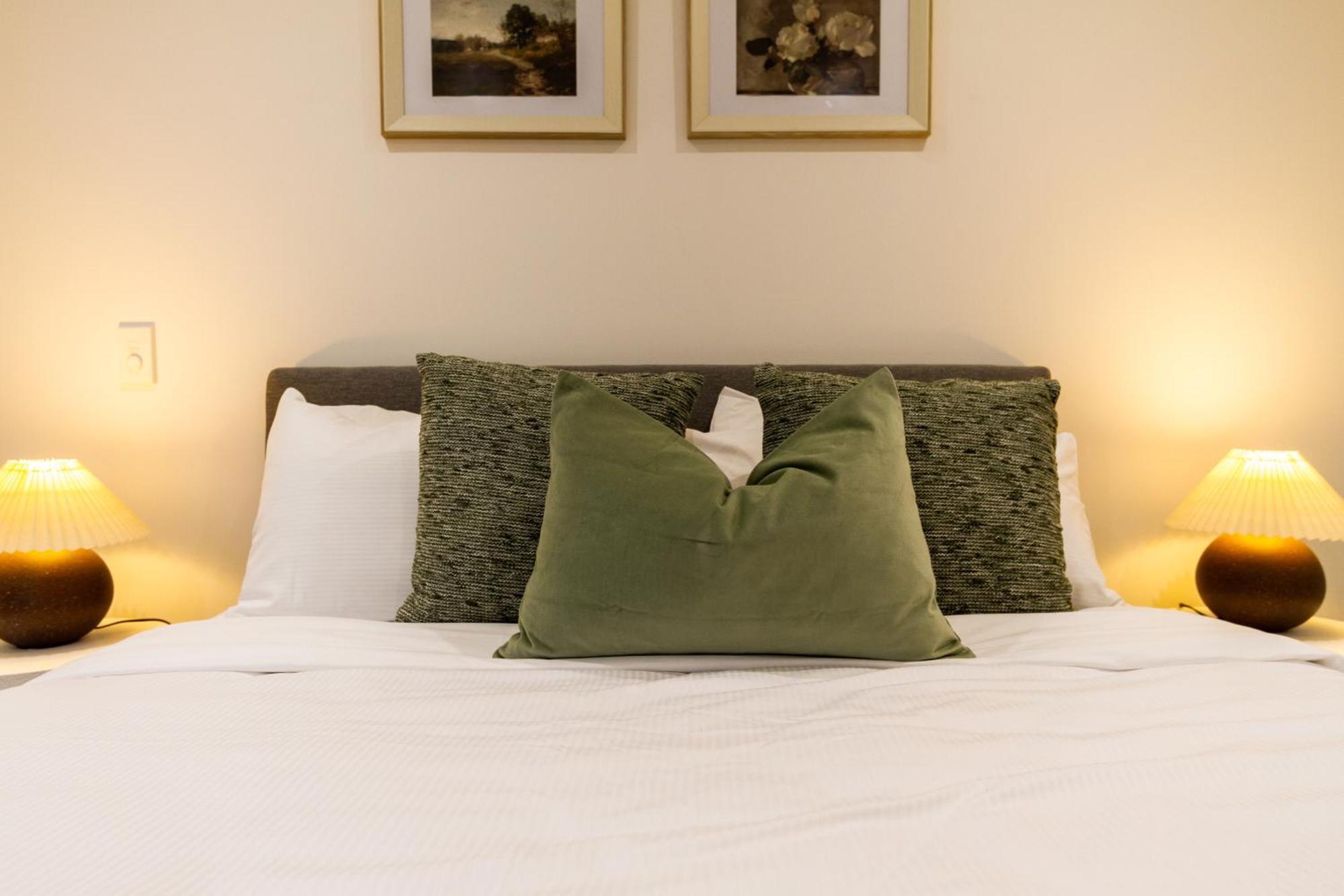 Urban Retreat: 2-Br Gem In Central Christchurch Appartement Buitenkant foto