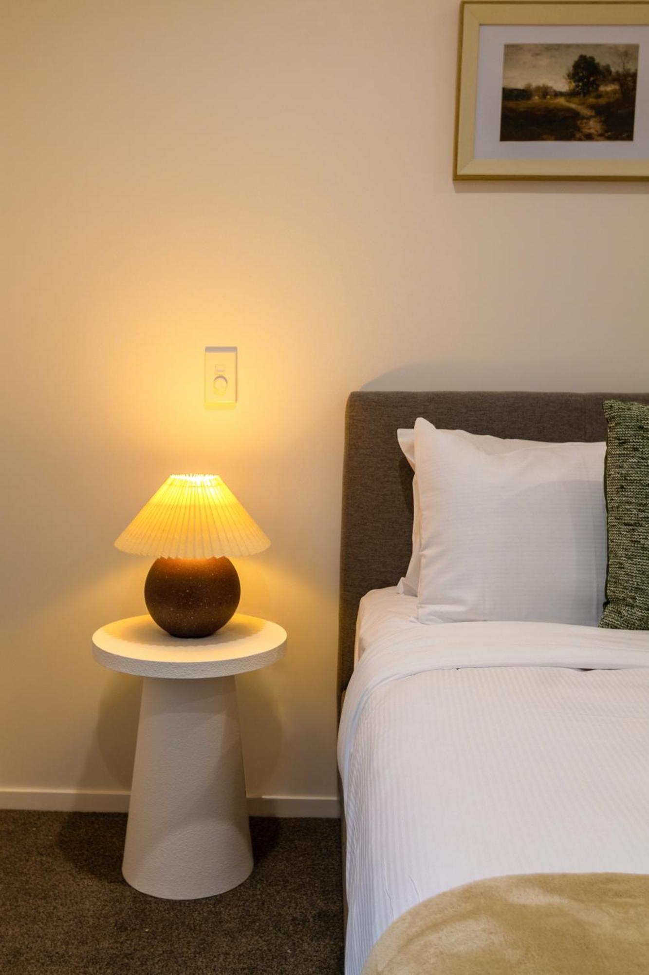 Urban Retreat: 2-Br Gem In Central Christchurch Appartement Buitenkant foto