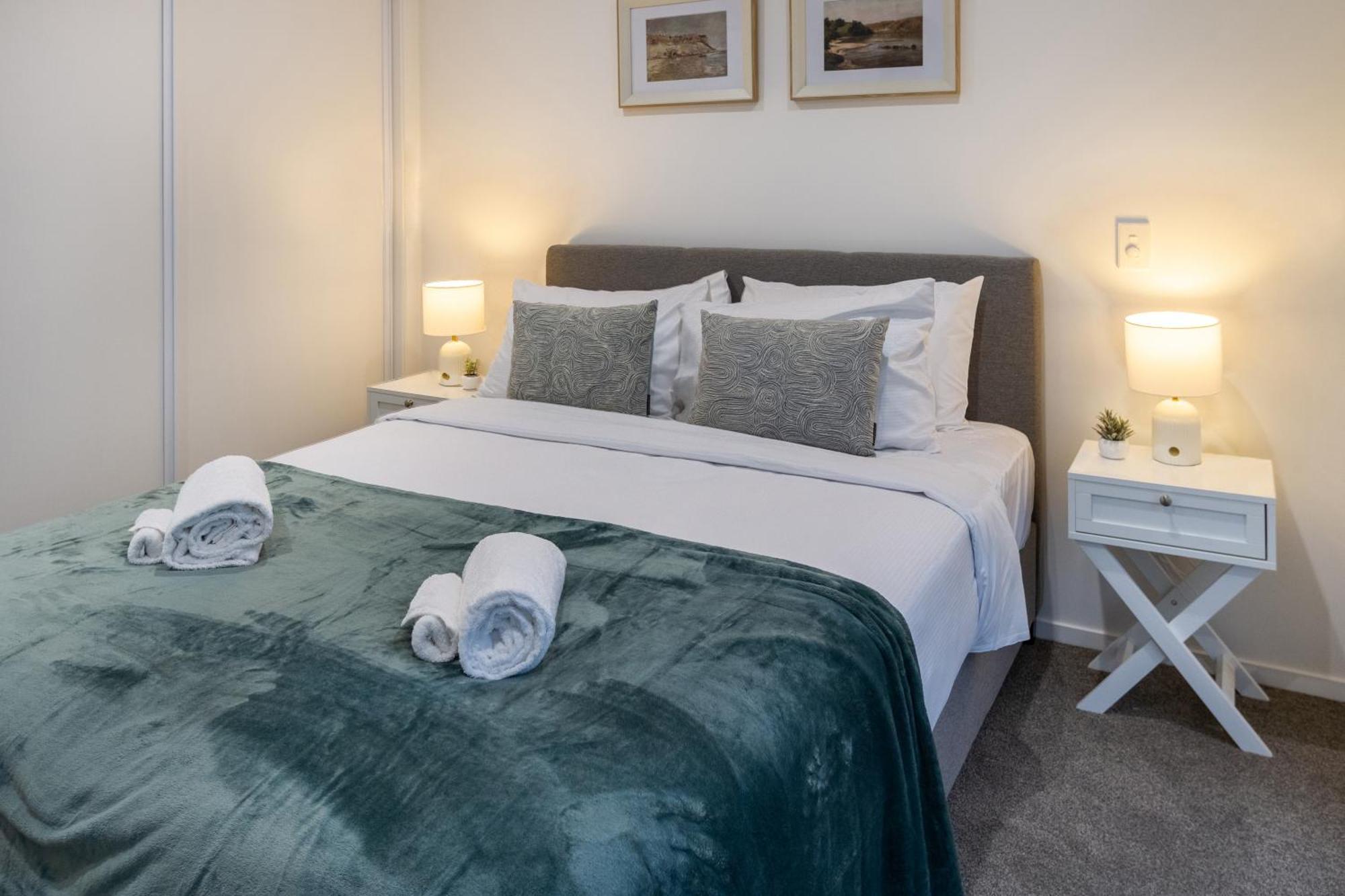 Urban Retreat: 2-Br Gem In Central Christchurch Appartement Buitenkant foto