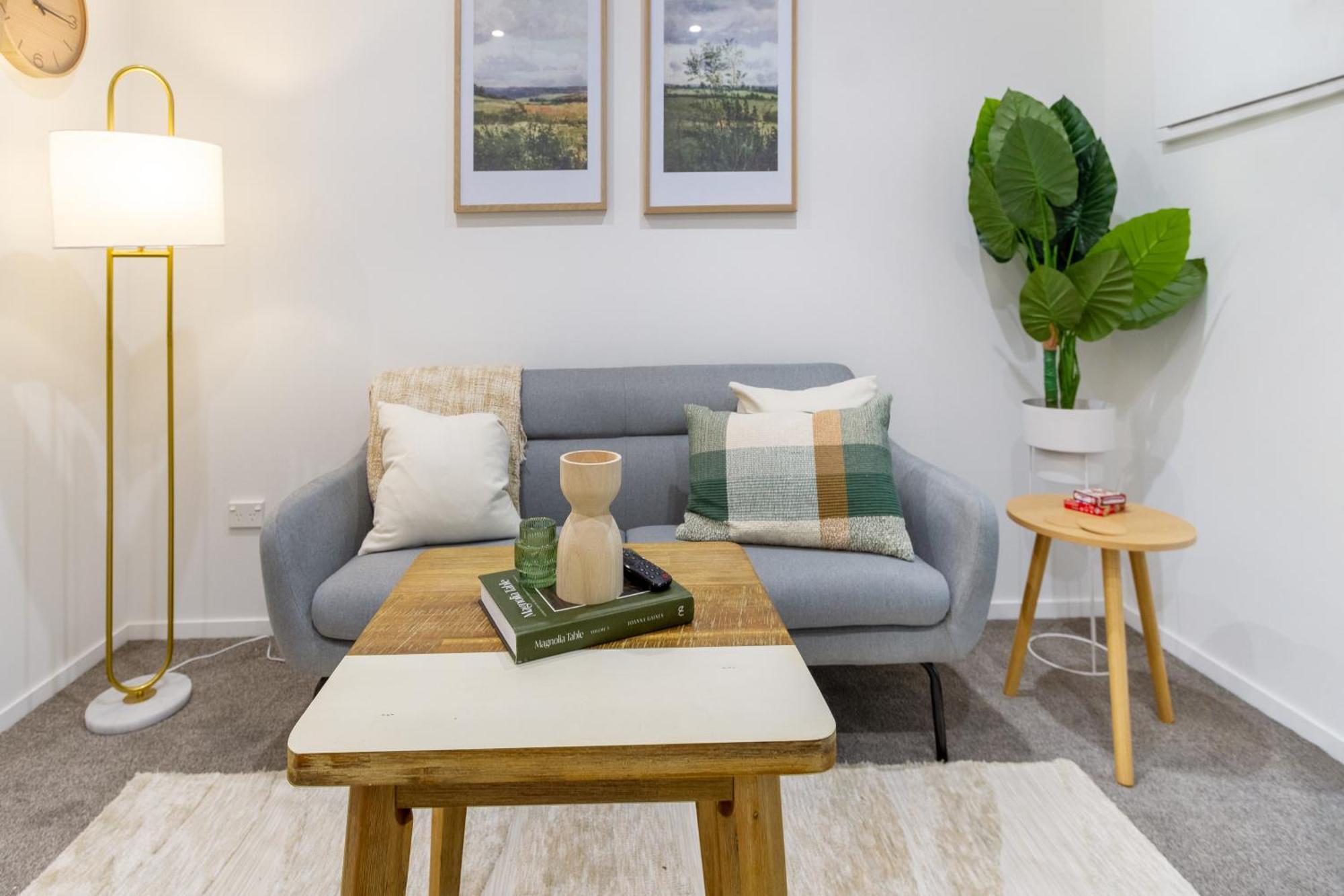 Urban Retreat: 2-Br Gem In Central Christchurch Appartement Buitenkant foto
