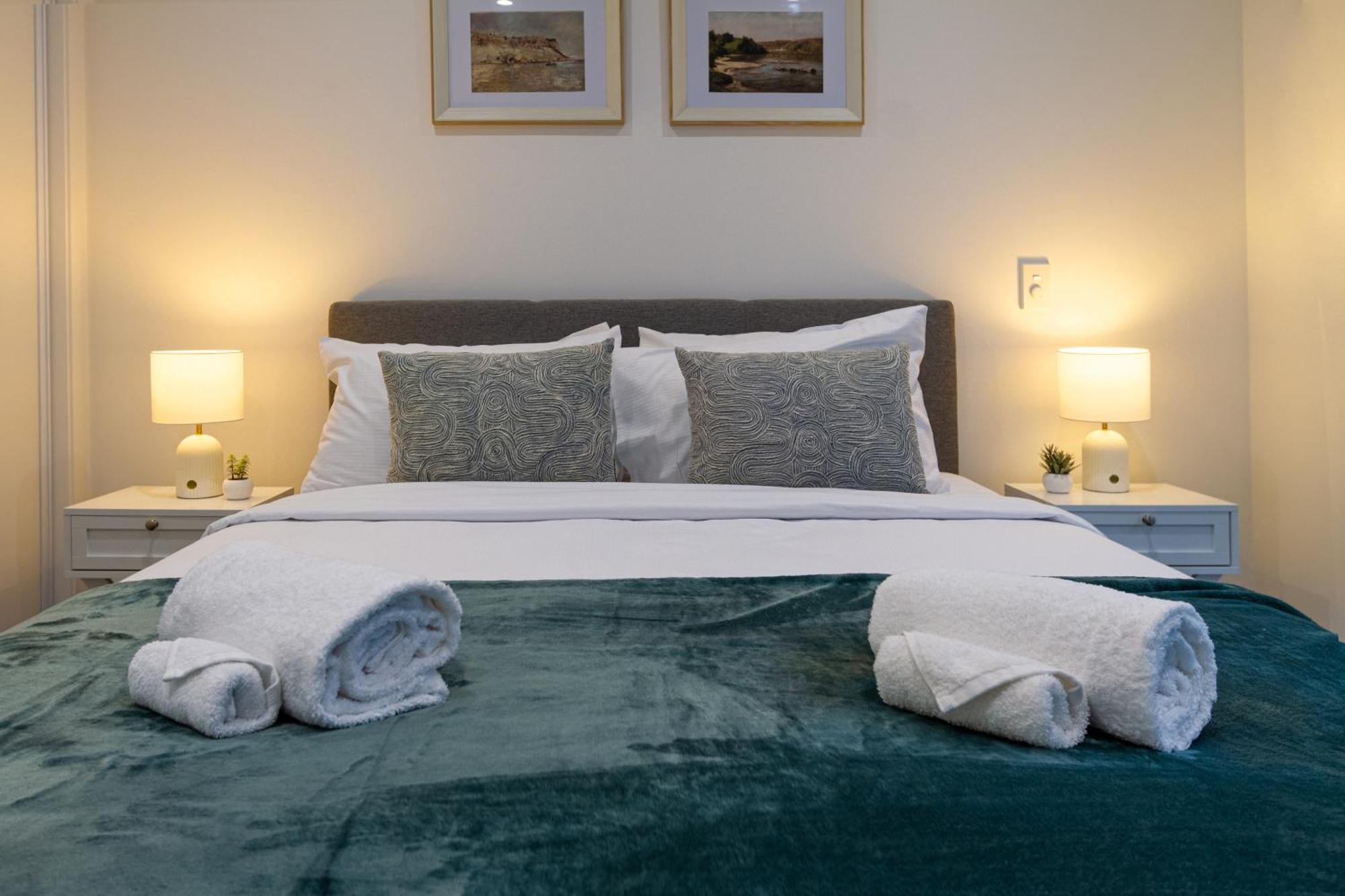 Urban Retreat: 2-Br Gem In Central Christchurch Appartement Buitenkant foto