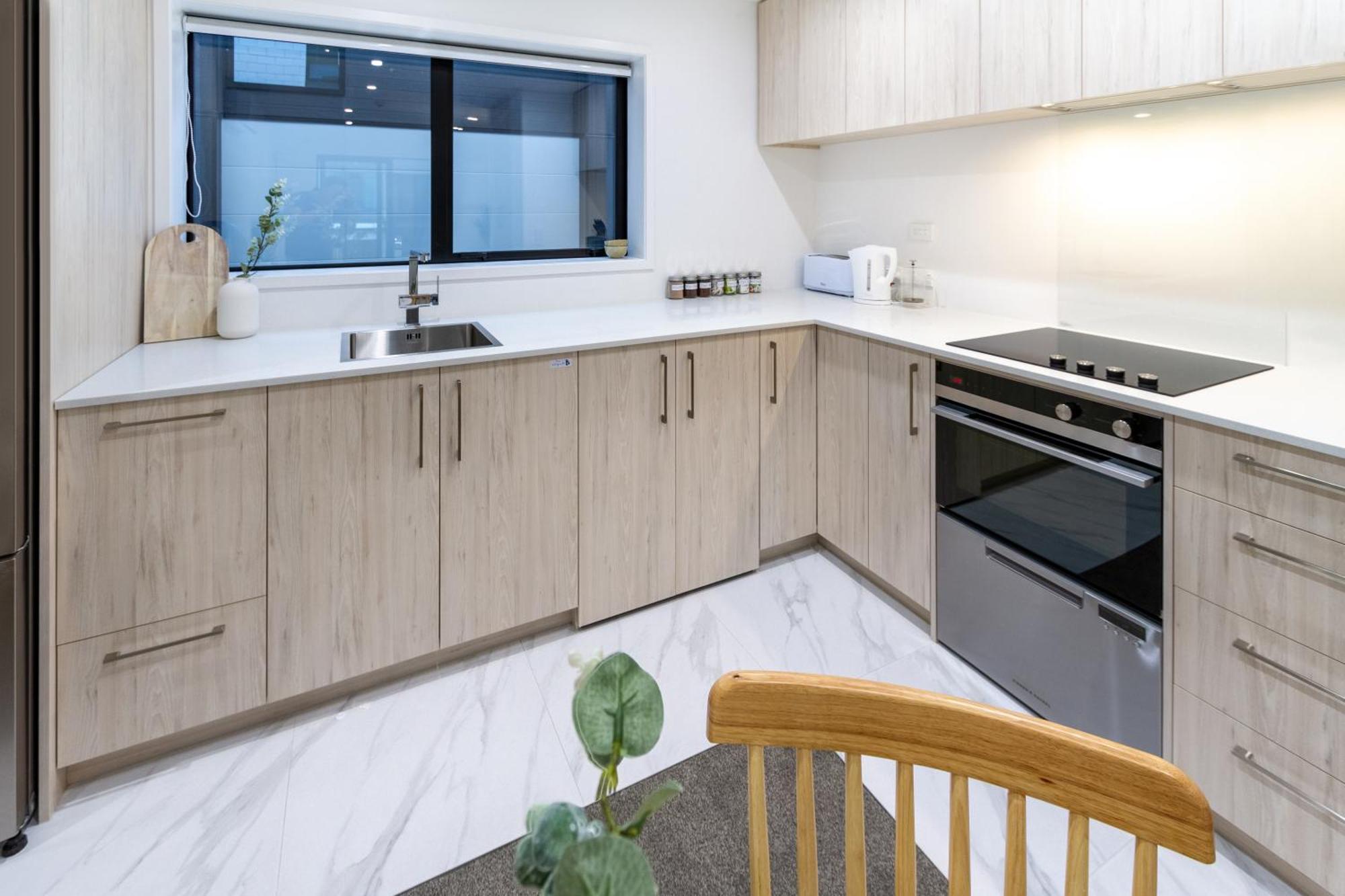 Urban Retreat: 2-Br Gem In Central Christchurch Appartement Buitenkant foto