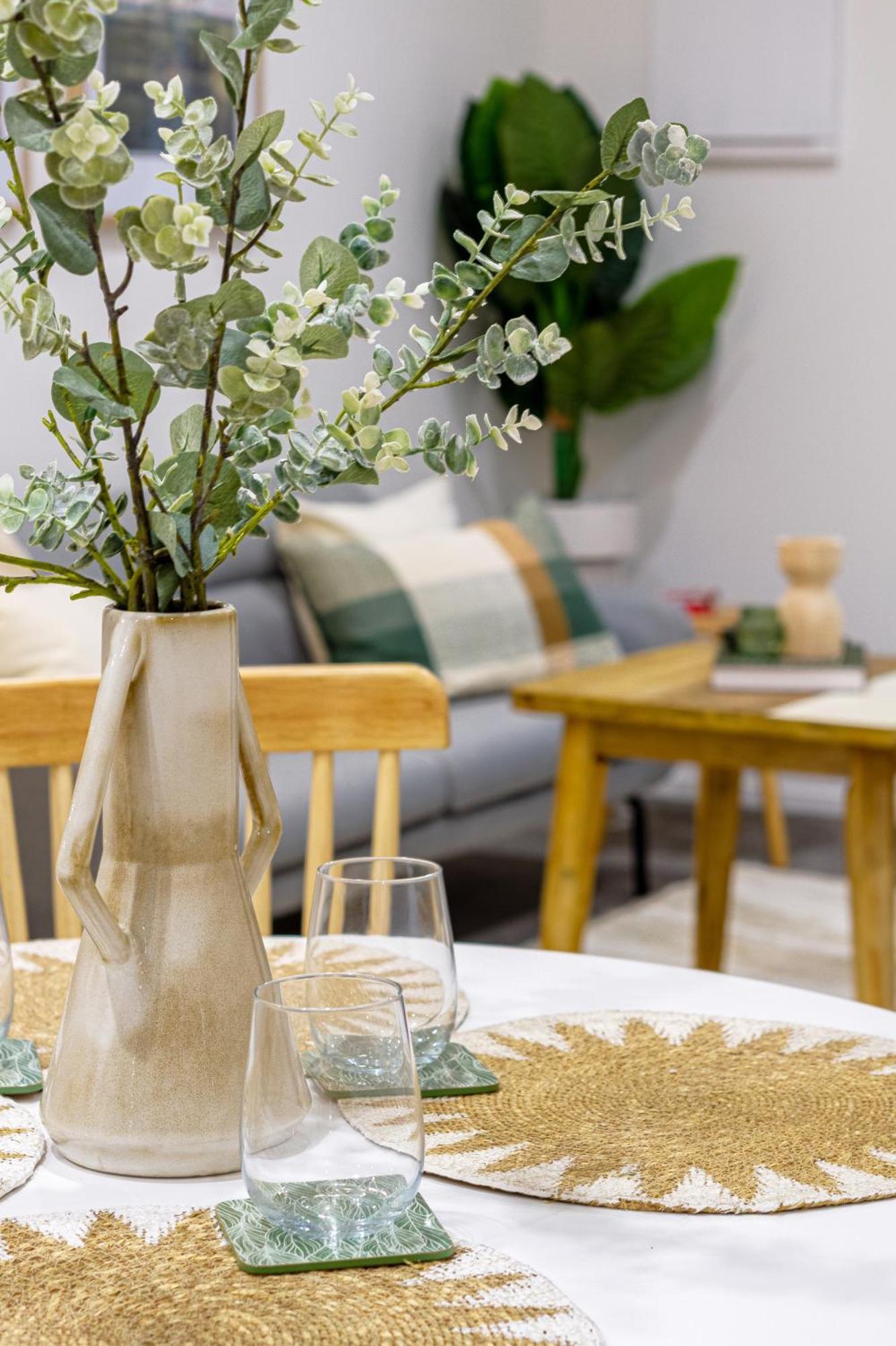Urban Retreat: 2-Br Gem In Central Christchurch Appartement Buitenkant foto