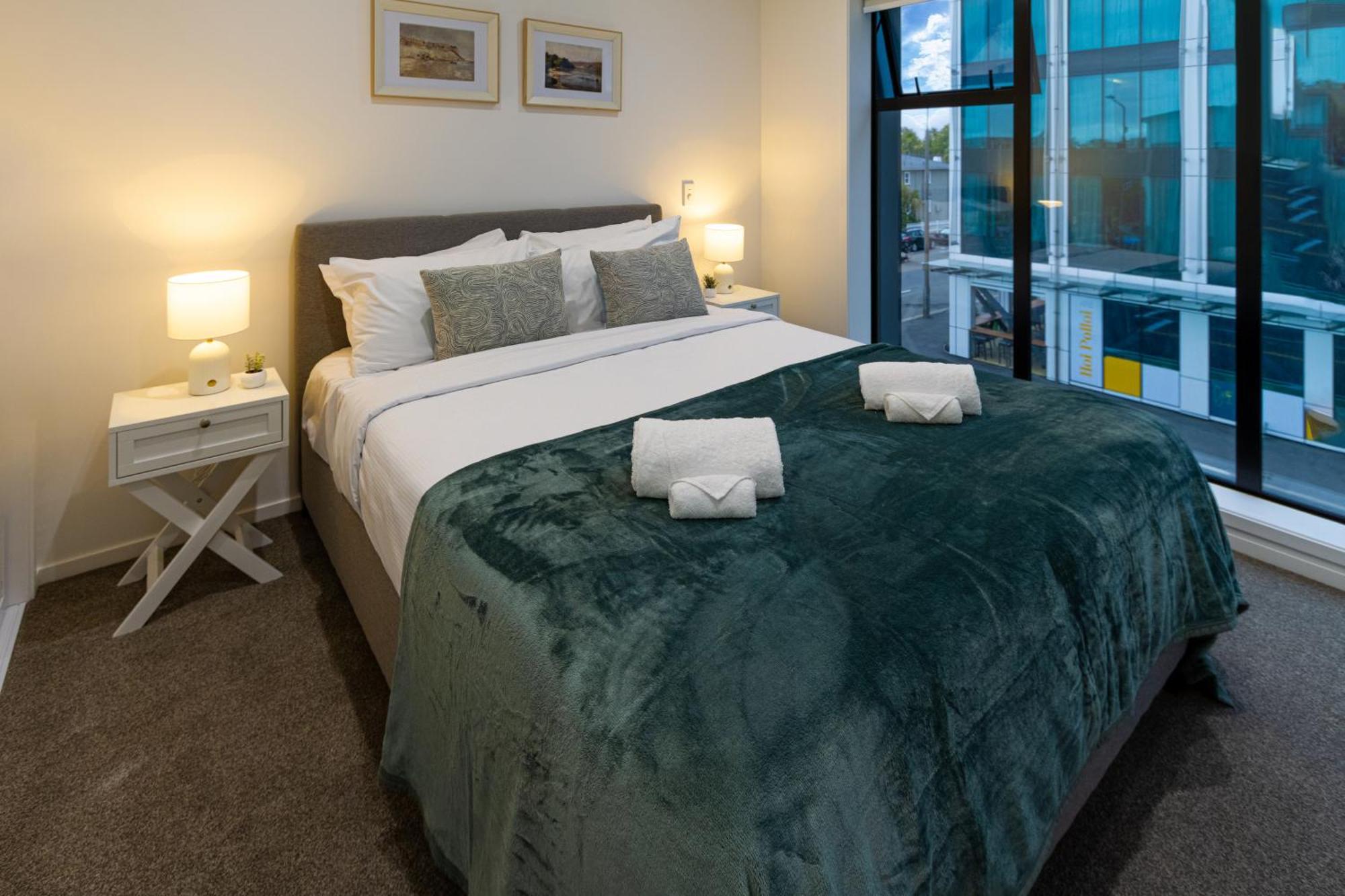 Urban Retreat: 2-Br Gem In Central Christchurch Appartement Buitenkant foto